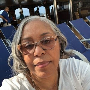 Meet your Posher, Denise